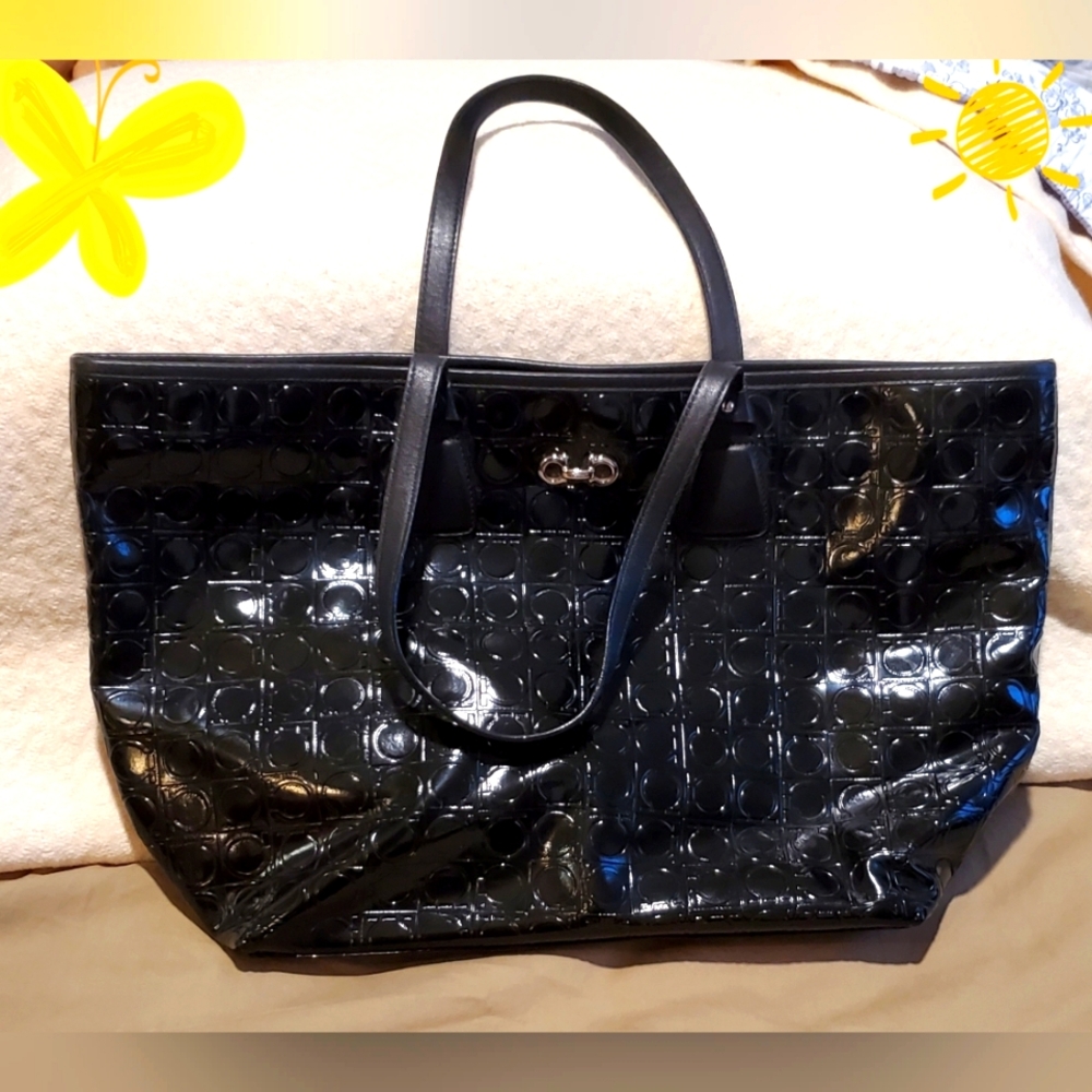 Salvatore Ferragamo Elegant Black Tote Bag